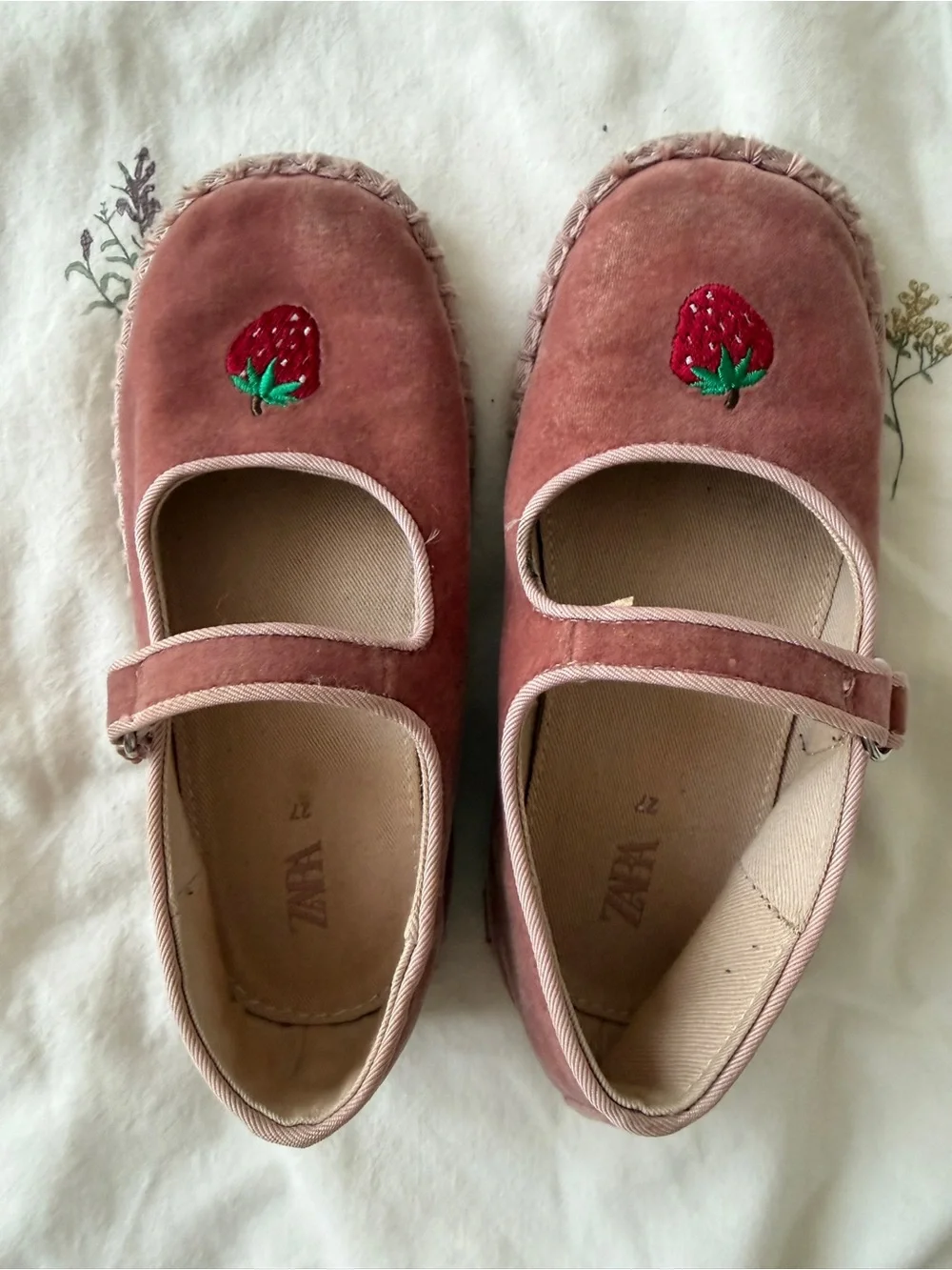 ZARA Dusty Pink Velvet Mary Jane Shoes with Strawberry Embroidery